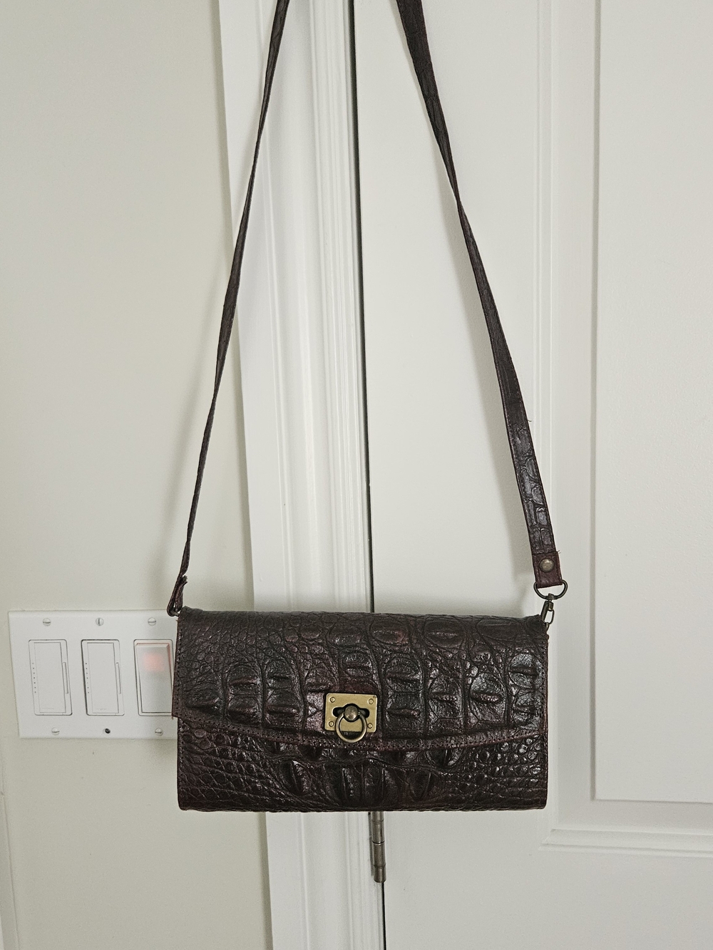 Exotic Dark Brown Genuine Aligator Clutch/Crossbody Purse 11" X 6"